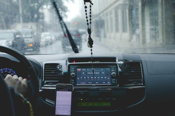 Peut-on améliorer la sécurité de sa voiture avec des applications mobiles ?